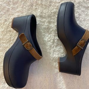CROC Sarah Clogs. Navy Blue. Women Size 7